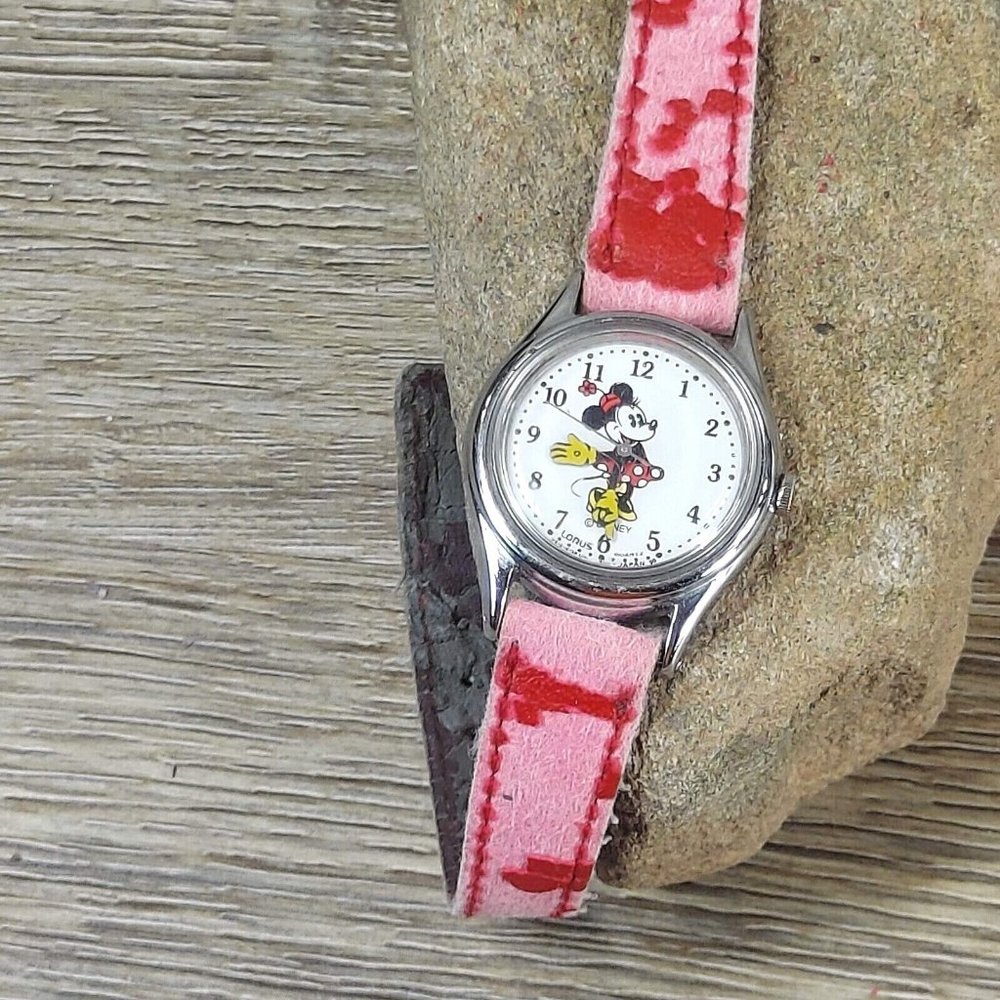 Walt Disney Minnie Mouse Women's Vintage Watch Red Leather Strap Lorus Quartz